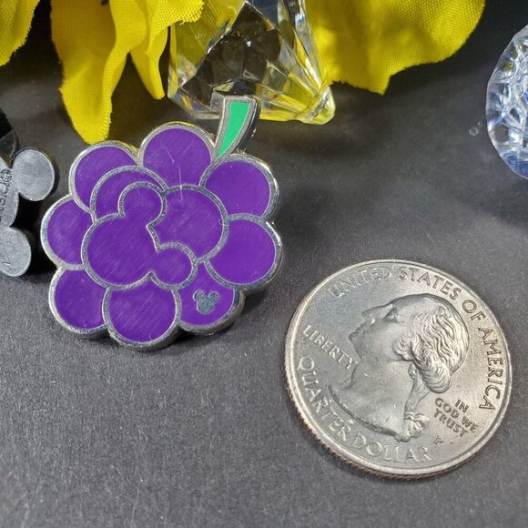 Disney Grapes Trading Pin Hidden Mickey Bunch Fruit Lapel Pin Brooch Badge Pin - Picture 3 of 6